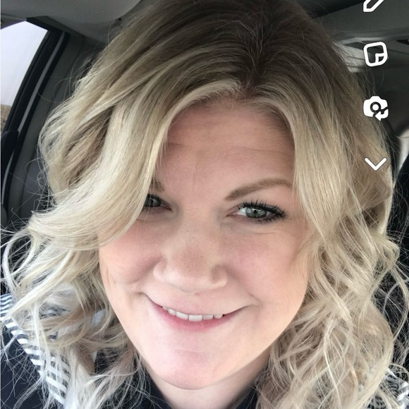 Meet your Posher, Gayle - Picture 1 of 1